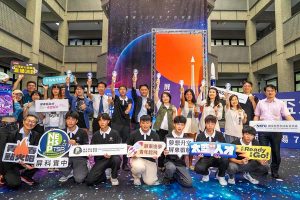 周春米縣長與火箭設計團隊合影