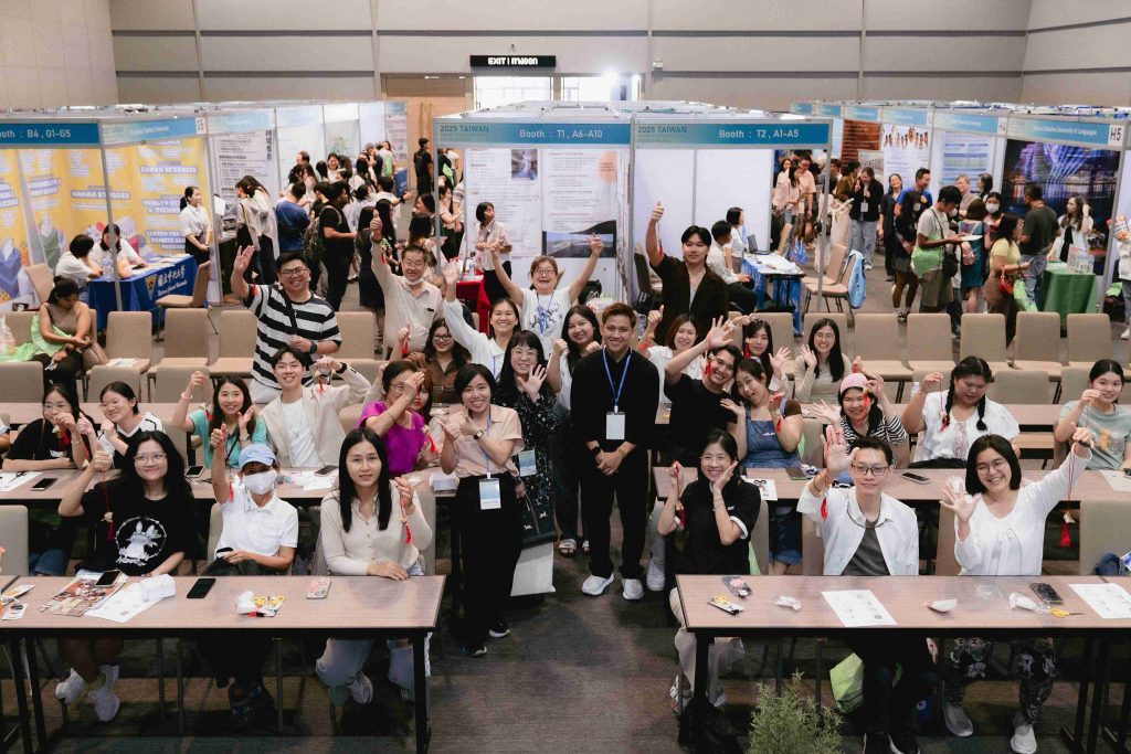 16、「2025年泰國臺灣高等教育展暨就業博覽會」，參與教育展的泰國師生、家長及教育界人士逾1,500人，日前圓滿落幕 (1)