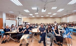 本次講座不僅拓展學生的國際視野，也深化了對「時尚 × AI科技 × 創意」議題的理解。