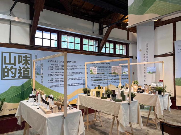 合作社在林保署與屏科大木設系的技術交流與協助下，成功整合社員一年來的研發成果