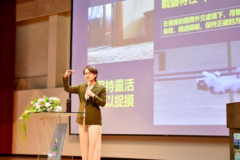 1.蕭副總統分享了她從貓的特質中體悟出應對艱困外交處境的「戰貓精神」
