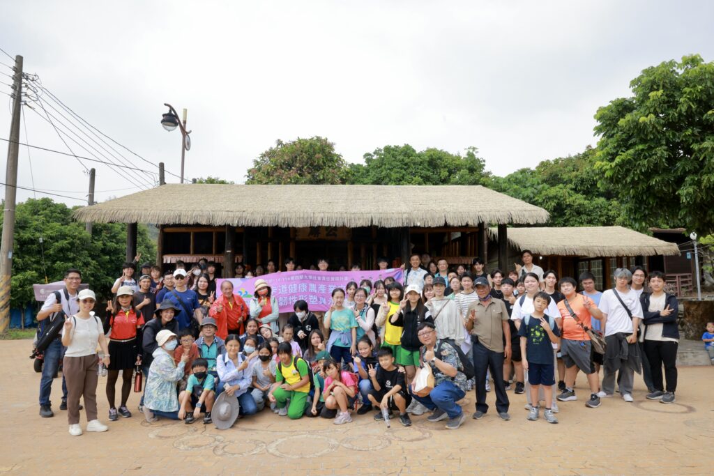 5、抵達大武瓏部落神聖的「公廨」前。此處是部落信仰與祭祀空間，透過實地走訪，讓參與者深刻感受平埔族群的信仰與生活脈絡。